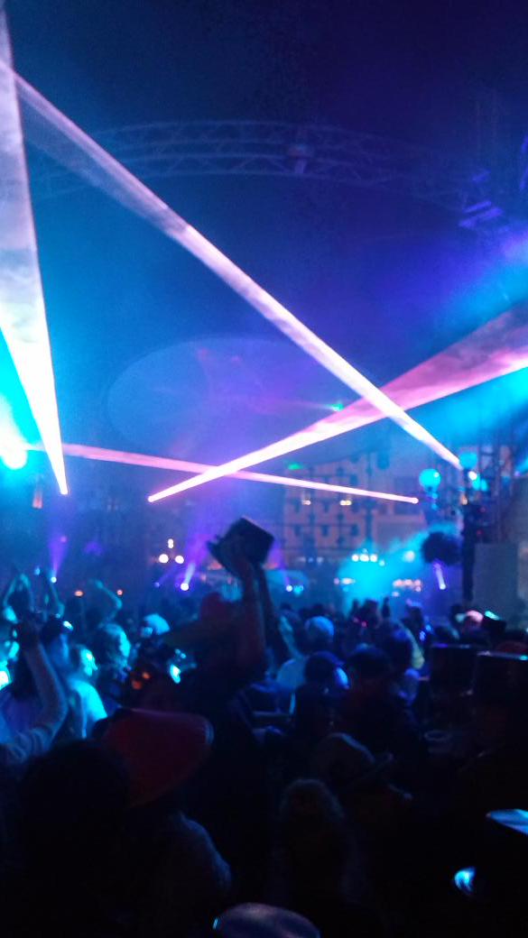 volfanspense's tweet photo. Epcot may or may not be a club at the moment! #1hourtill2015 http://t.co/wLvwRwMpwJ