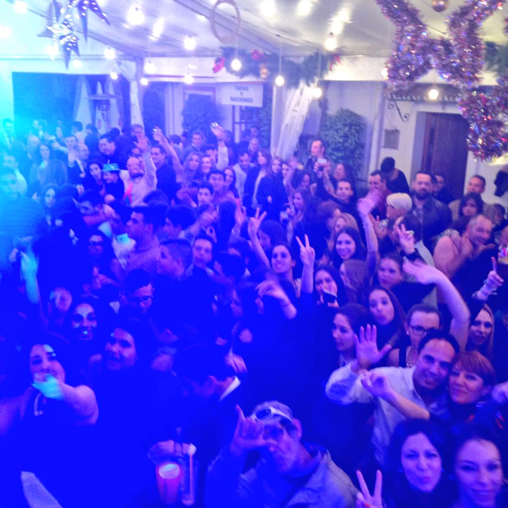 mlorenteojen's tweet photo. 04:35h así esta #Ojén celebrando el #Feliz2015 @alcaldeojen @AytoOjen @OrquestaDynamic @LESTETICACENTER http://t.co/F9HjH4pEoe