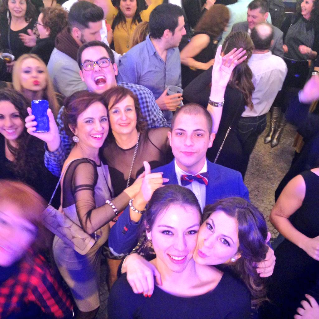 mlorenteojen's tweet photo. 04:35h así esta #Ojén celebrando el #Feliz2015 @alcaldeojen @AytoOjen @OrquestaDynamic @LESTETICACENTER http://t.co/F9HjH4pEoe