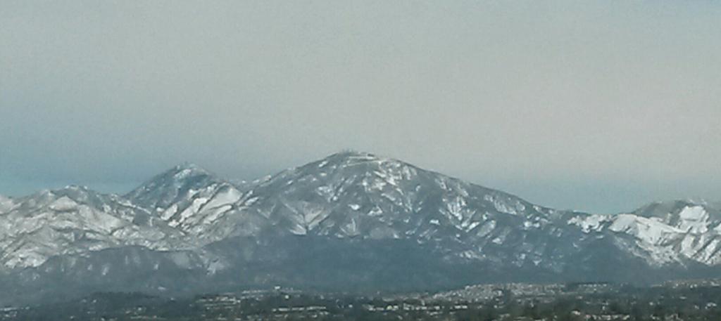 HalfBionic's tweet image. Snow on Saddleback - Not a common site. Jealous of those that made it to the higher slopes - HAPPY NEW YEAR, Cheers!