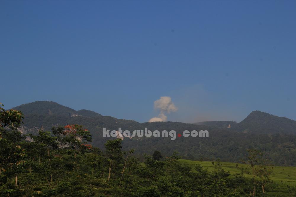 kotaSUBANG's tweet photo. #wartaSBG > > Tangkuban Parahu Bergolak, Ditutup Untuk Wisatawan - http://t.co/Ncd3F1azSX http://t.co/Dwk0VAdcC7