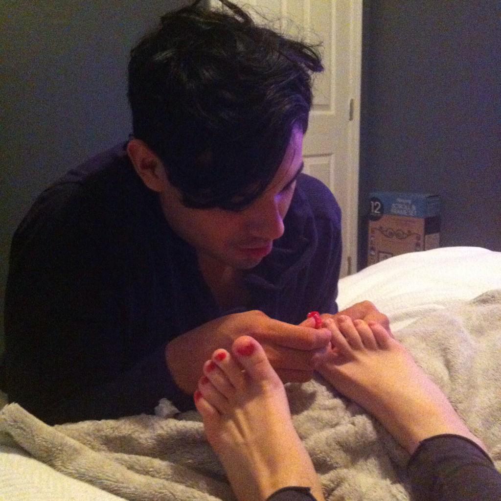 This is a nice way to end 2014 having hubby paint my stubby little #pregnant toes! #ColorfulCountdown #NYE #balldrop http://t.co/y87jXkhnRS
