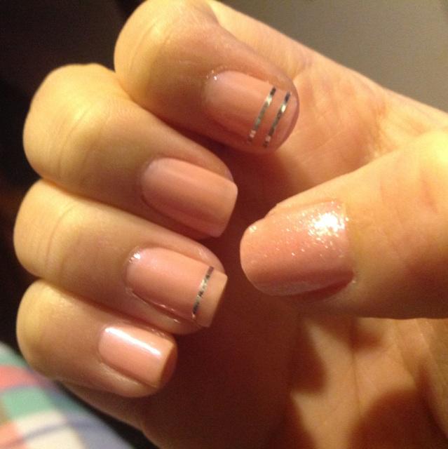 I wish the nail striping tape stuck better, it's already peeled up on my other hand http://t.co/7Tks<a href="/tag/trashcats"class="tags"><span>#trashcats</span></a>