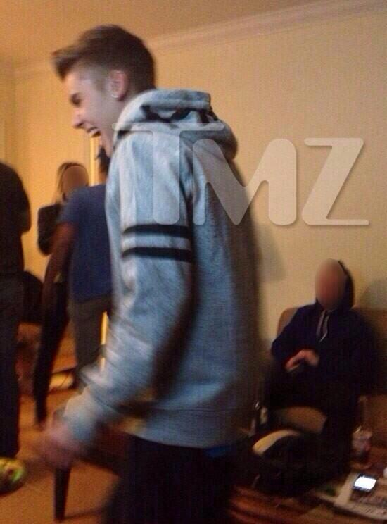 thebiebertopic's tweet photo. omg tbt http://t.co/MmJSMsLjGT