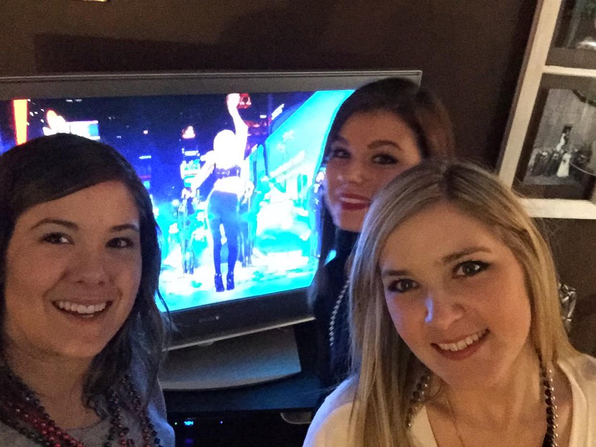 AlannaDoolittle's tweet photo. #midlight dancing with @taylorswift http://t.co/ThD5YYRPRP