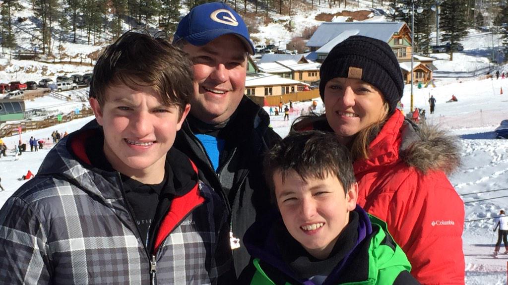 pierce_janae's tweet photo. Enjoying my family time.  #skiangelfire http://t.co/G45mNzifEi