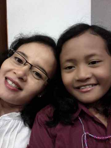 FBrigitania's tweet photo. Selfie with mom http://t.co/RyZkD5inUs