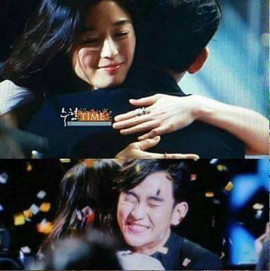 Mykiekiii's tweet photo. let the picture tell the story 👫✨ #kimsoohun #김수현 #JeonJiHyun #전지현 #YWCFTS #SBSDramaAwards2014 http://t.co/Mnd04eTXAW