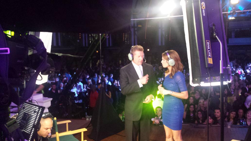 WindyCityLIVE's tweet photo. Join @CherylScottWX and @KrasheskyABC7 on @ABC7Chicago for #Countdown15 from @NavyPier !! http://t.co/hvSaE6fTQf