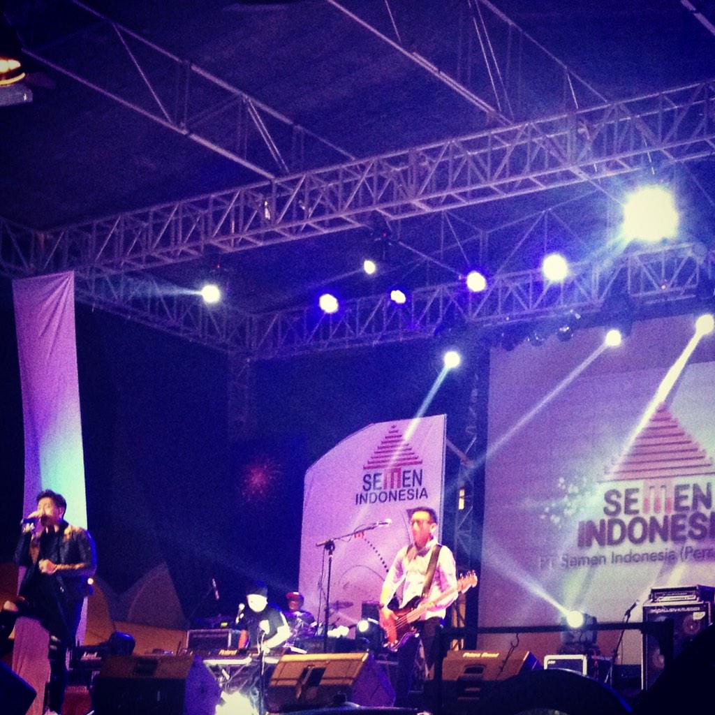 griya_eo's tweet photo. Thanks @SeventeenBand and @PTSEMENGRESIK http://t.co/iPMlS3o9Z6