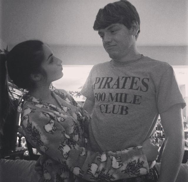 Sam_Coppolaa's tweet image. Spending New years with my best friend😝💕  #inmypjs @chuckyskidmore