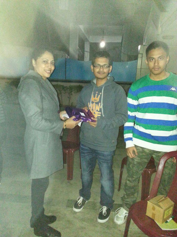 iamsalik's tweet image. So I started the year with  gift. Look me receiving it :P
#NewYearsEve #Celebrations #funtime2015