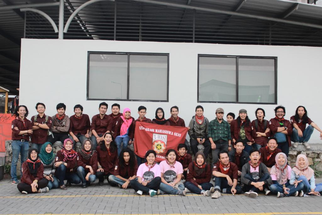 fdesigned_'s tweet photo. Keluarga besar @xwasi mengucapkan Selamat tahun baru. new spirit ! Cc @SCI_TelkomUniv http://t.co/ZUIF5aQBt7