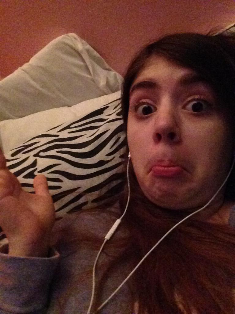 flynnxrapunzel's tweet photo. 2015??? New Year's Eve party??? Wat??? More like just another night watching Netflix ✌️#First2015Tweet http://t.co/Tn8hR064Ur