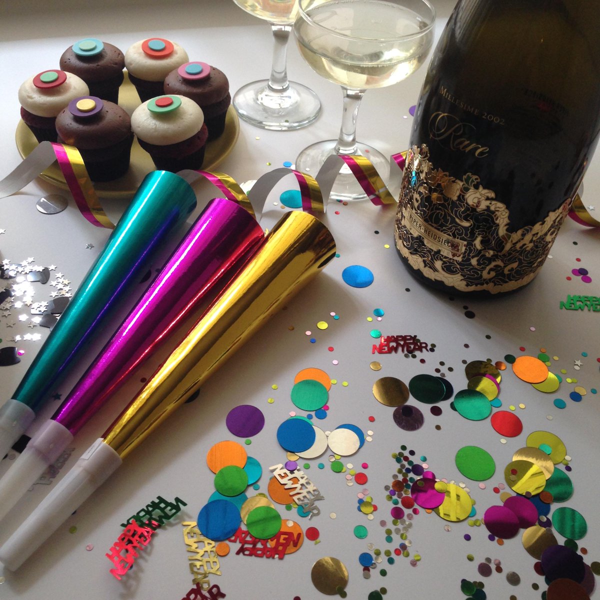 sprinklescookie's tweet photo. Happy New Year from all your friends at Sprinkles! http://t.co/cFVEpXBfFE