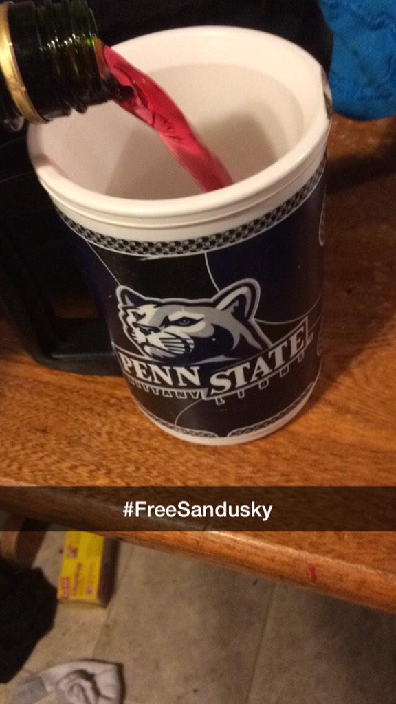 Lil_Nike3's tweet image. #FreeSandusky #FreeDaTeam #HNY @CornChip_