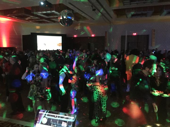 LuchiNelson's tweet image. Totally rocked it tonight! Great crowd. Thank you @ilovethejw for having @digitaljoes. #jwnye2014 #hello2014
