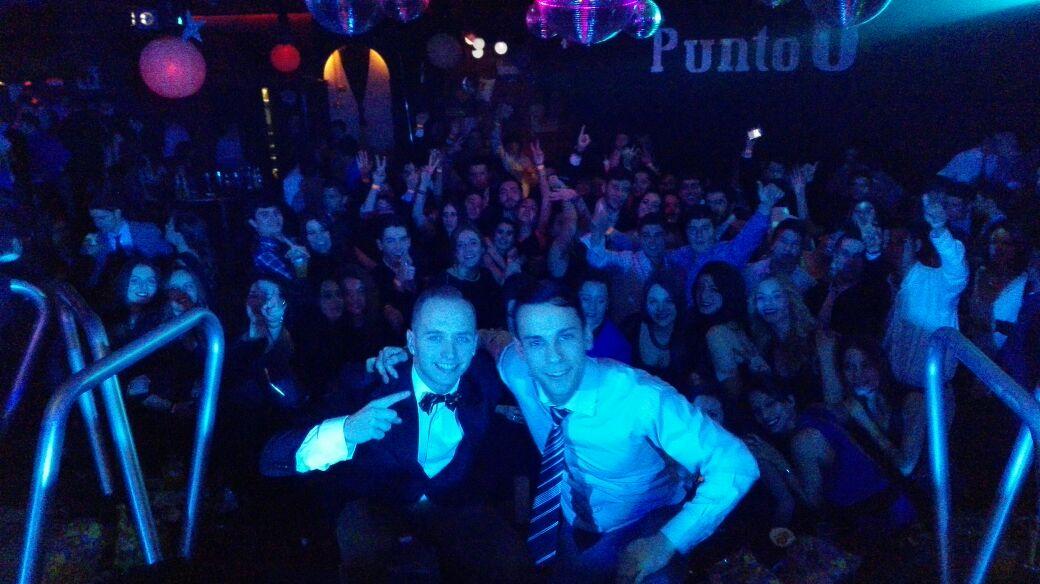 Esto es <a href="/SalaMarilyn/">Sala Marilyn®</a> y seguimoss!! <a href="/ChiquiPozuelo/">Isidro Pozuelo</a> <a href="/JoseManuelPozu/">Jose Manuel Pozuelo</a> <a href="/JUANBELLDJ/">►JUANBELLDJ®</a> <a href="/RobertFassano/">Robert Fassano / DEEJAY</a>