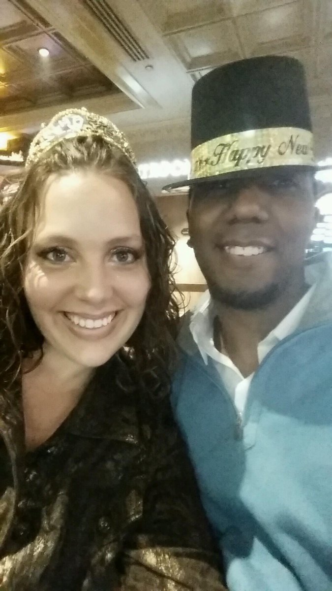 runhappy52's tweet photo. Happy New Years. Party at the boat http://t.co/A3EwxgnGC0
