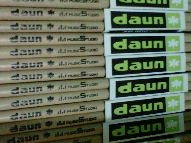 stickcustom's tweet photo. Bisa custom sekalian covernya. Tgal jualan aja pake merk sendiri. minat  087780388499 cc: @DrumBagus @David_Tipsdrum http://t.co/Z0fAYxpsaO