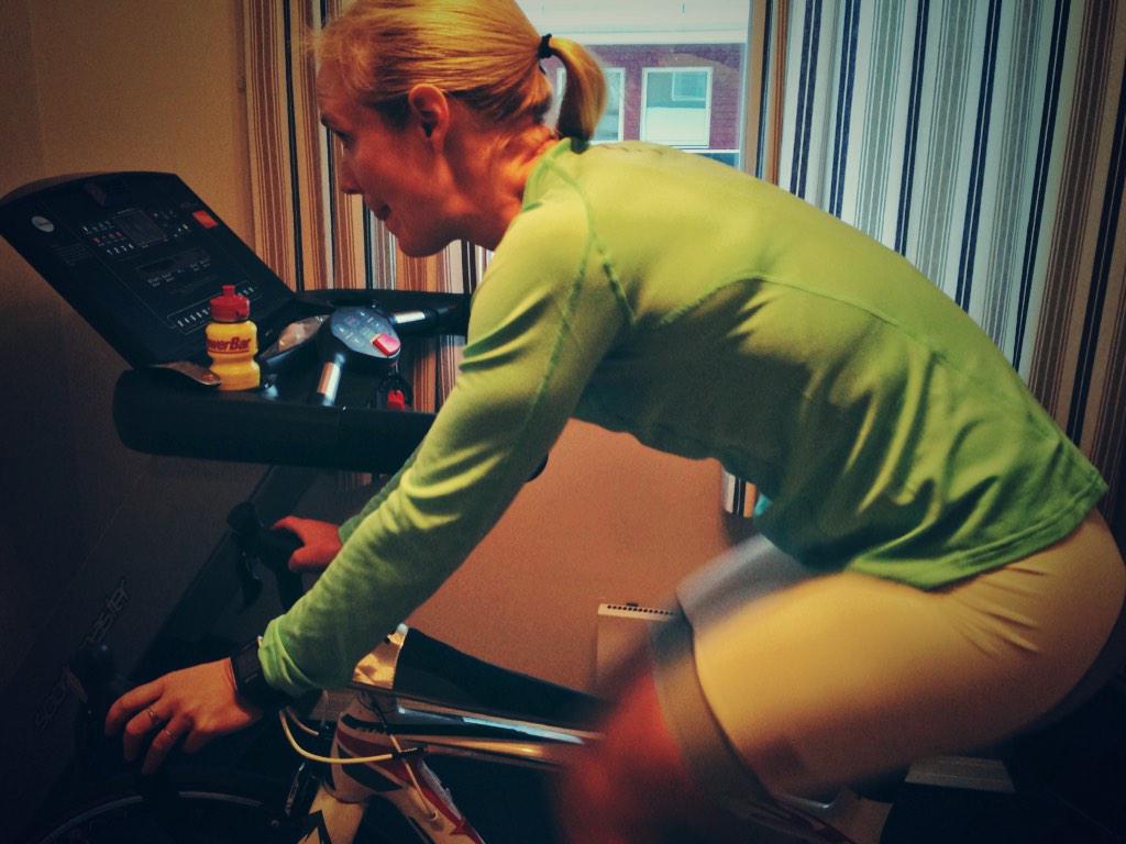 Lingsom's tweet photo. Welcoming the new year with a bunch of short intervals. Time to #getRobust! @FujiBikes http://t.co/vlJSoeQH8j