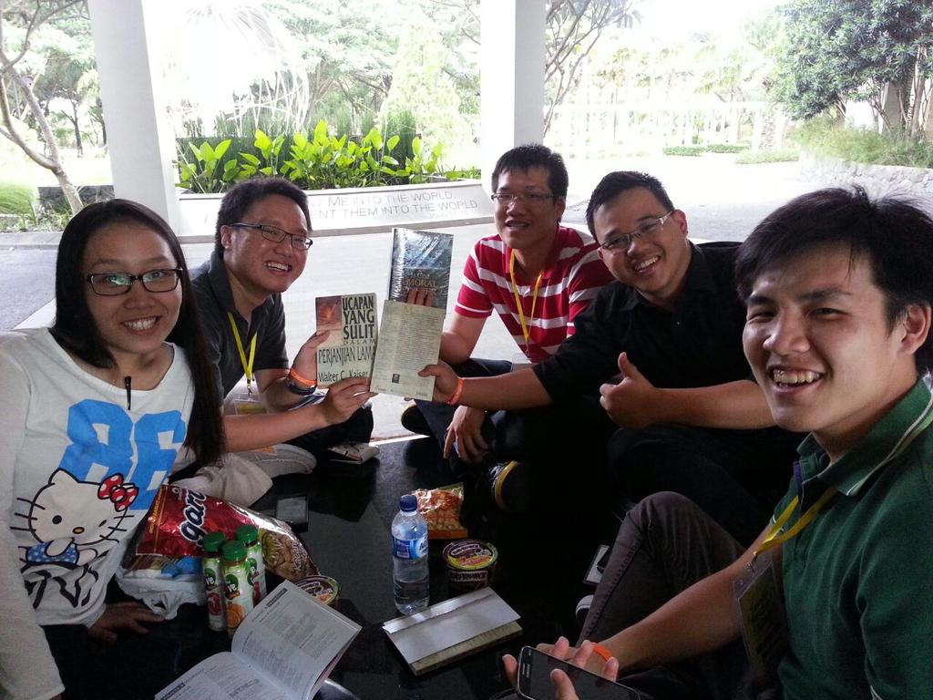 Amabela_AK's tweet photo. amabelakoeswardoyo-sby:@saat_seabs menang kalah belah pinggir, the 'winning' team&amp;penggembira#SAAT#SYC2014 http://t.co/jcoWwJtFrS