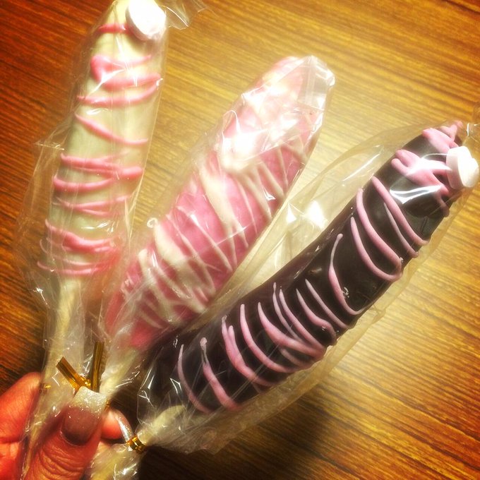 親戚のちびちゃんたちと初詣いってきた💓 いちご飴とチョコバナナらぶ笑 http://t.co/SogNhGBEtO<a href="/tag/%E3%81%8A%E3%82%84%E3%81%99%E3%81%BF%E3%81%AE%E3%82%AD%E3%83%83%E3%82%B9"class="tags"><span>#おやすみのキッス</span></a>