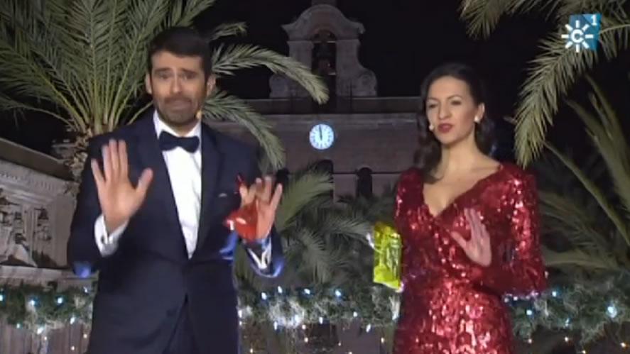 La_SER's tweet photo. Canal Sur corta las campanadas de Fin de Año para ir a publicidad http://t.co/f3hrLEmbK4 http://t.co/MTFenyBngq