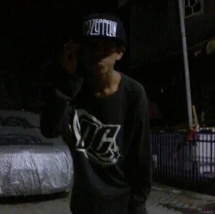 aswing98's tweet photo. Kta hidup dngan perdamaia aku dri anak''2 ( RTF ) sdang mencari ketua comunitas yng mau merapat ki 

@aswing98 http://t.co/WK1qdvtx3J