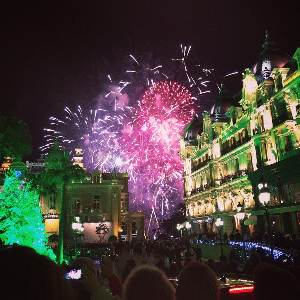 Brisinchen's tweet photo. Fireworks at place de casino @VisitMonaco #monaco #2015 #HappyNewYear #montecarlo http://t.co/2oZyOVg6yx http://t.co/Y3acbw0CNu