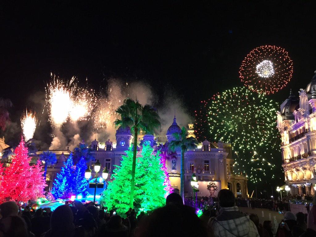 Brisinchen's tweet photo. Fireworks at place de casino @VisitMonaco #monaco #2015 #HappyNewYear #montecarlo http://t.co/2oZyOVg6yx http://t.co/Y3acbw0CNu
