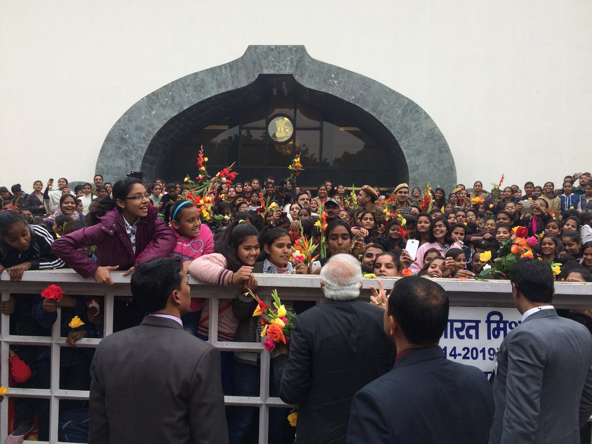 PIB_India's tweet photo. PM @narendramodi greets girl children and young women on New Year's Day. http://t.co/SALMrBfAdO http://t.co/j9nxYUpb3k