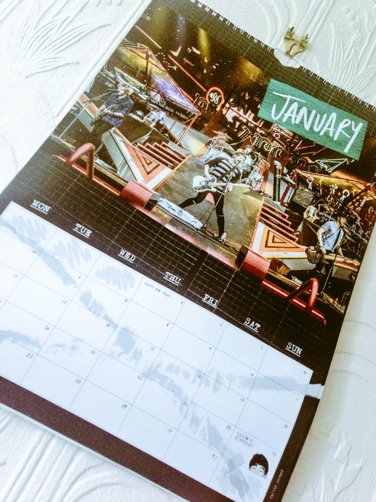 ohsofivesos's tweet image. Starting 2⃣0⃣1⃣5⃣ with 5SOS 💘