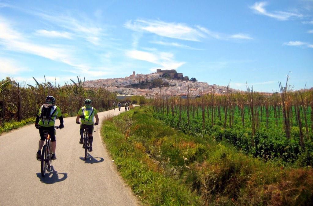 Estrenamos mes y año con esta foto del calendario Granabike del mes de enero de <a href="/antequerafran/">Francisco Antequera</a> "De una vega a otra"