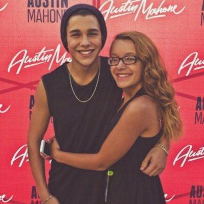 Your2015GoaIs's tweet photo. meet austin mahone http://t.co/VbpgM6zBWG