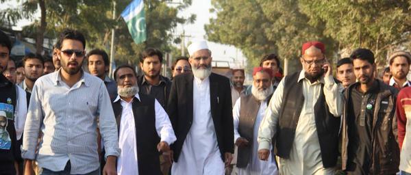 am_faar0's tweet image. “Lions and Tigers of ALLAH :-) . And Leader of all Lions Siraj ul Haq between them. :-) #JIPeaceConf #JI #Pakistan http://t.co/jOTomkMP8g”