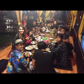 Dproject_trk's tweet image. #latepost malam tahun baru bersama member &amp;amp; kru, bagaimana cara kami berbahagia, salah satunya adalah dengan cara ini