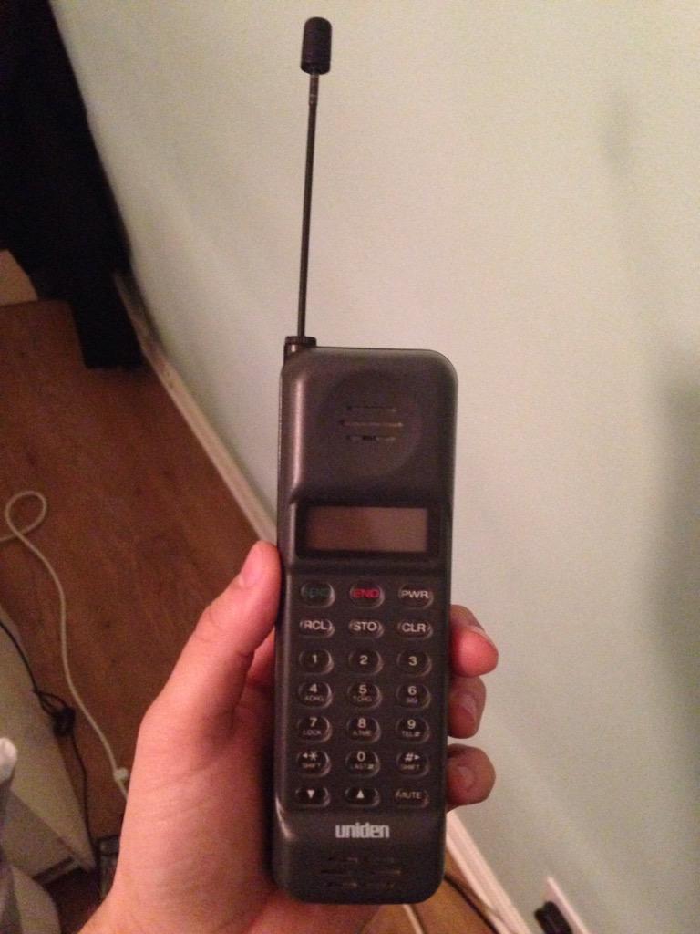 ashsphillips's tweet photo. Thinking of upgrading... This bad boy has an incoming call indicator and one touch redial http://t.co/s58jbnUABE