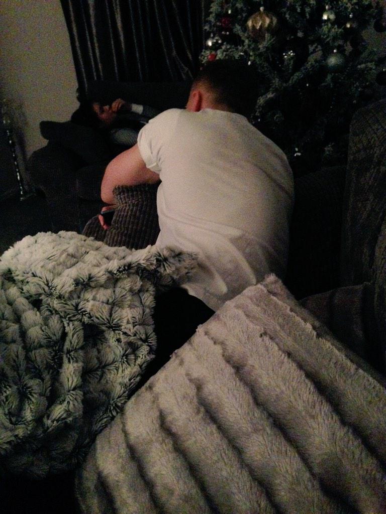 BeckyThompson93's tweet photo. Still in the same position and same clothes 24 hours later... http://t.co/cnSHbKkDg5