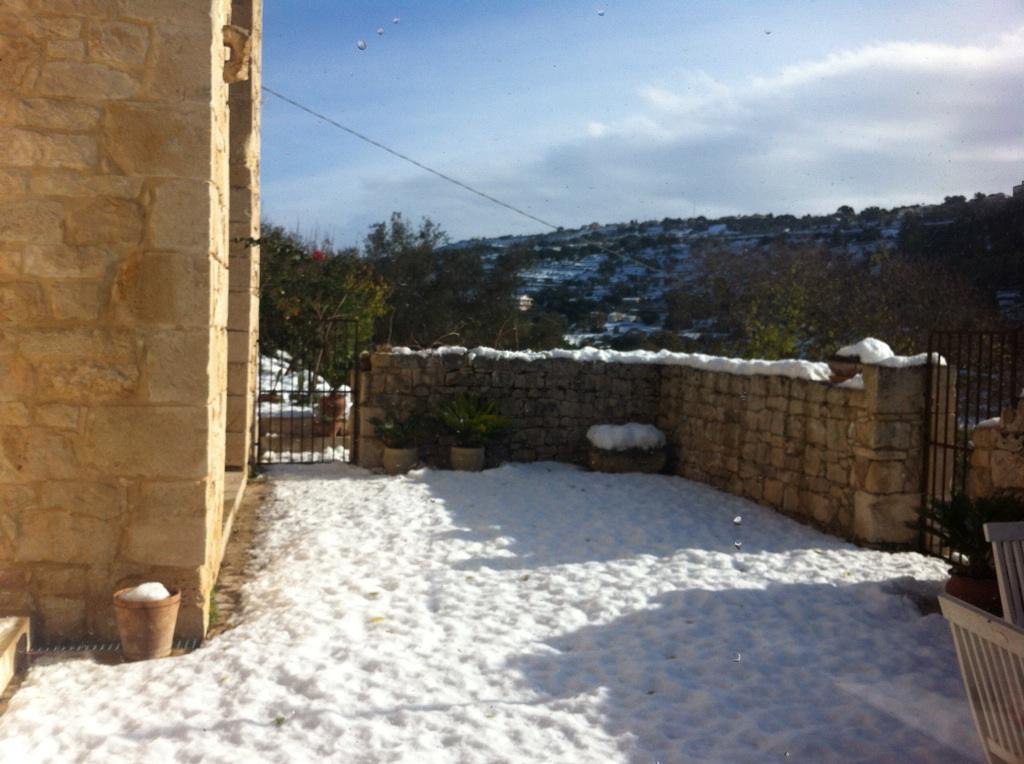 andreabaglieri7's tweet photo. Baglio innevato http://t.co/ZBXWSvFl5F