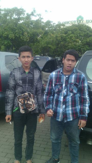 muhammad_saifi's tweet photo. Holiday with @kurniawan_dhen1 http://t.co/WWnkwTPYw3