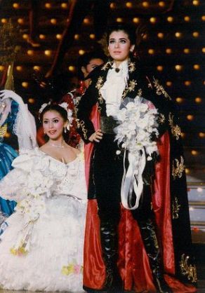 Maotin Twitter પર そして黒木瞳さんの宝塚時代のお写真がこちら 右側は大地真央さんですね Http T Co Kezsqdu8ix Twitter Maotin Twitter પર そして黒木瞳さんの宝塚時代のお写真がこちら 右側は大地真央さんですね Http T Co Kezsqdu8ix Twitter