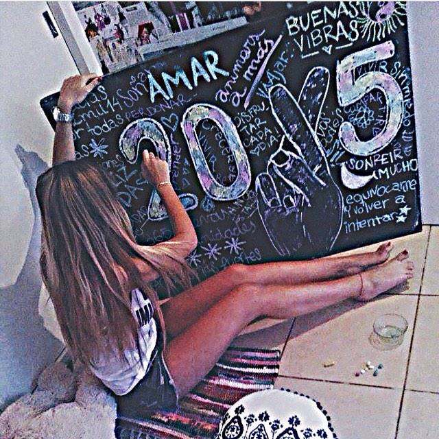 sarahshowler's tweet photo. New year✌️💜🌎 http://t.co/gAxveNLRyr