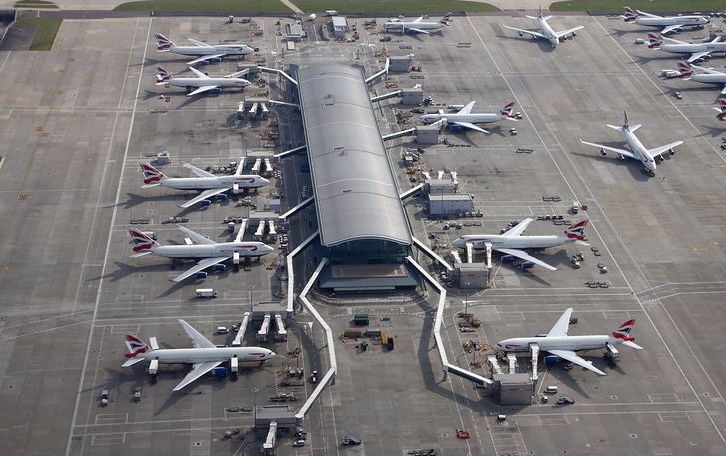 man_stufff's tweet photo. Another fantastic picture of @British_Airways having their section at @HeathrowAirport fully secured! #AvGeek #BA http://t.co/jMot9CSn2c