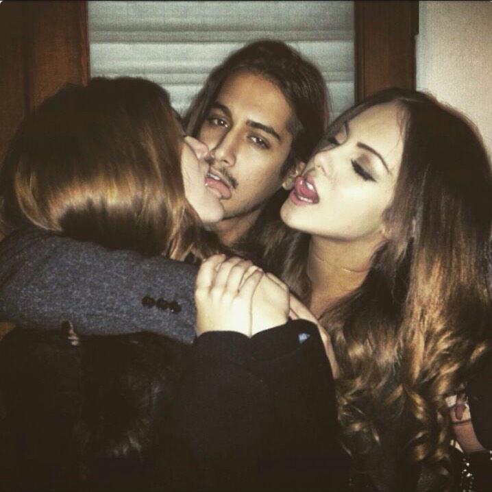 OliverIssabelle's tweet photo. Guys what do u think who the girl at the laft is? i know its LIz cuz of the hair colour http://t.co/PluBFipLk2