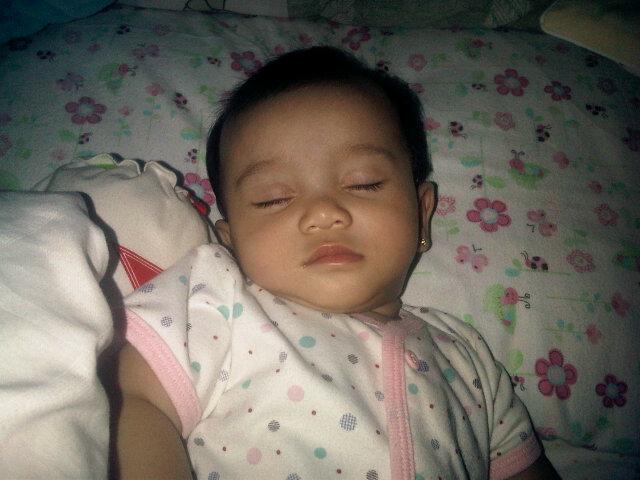 lindaaa0305's tweet photo. Seharian main bareng Abang Banu,Abang Bara-Bariq &amp; Kaka Aya..Yura langsung tidur ga pake dikelonin dulu.. :* http://t.co/nOnUHsfcgH