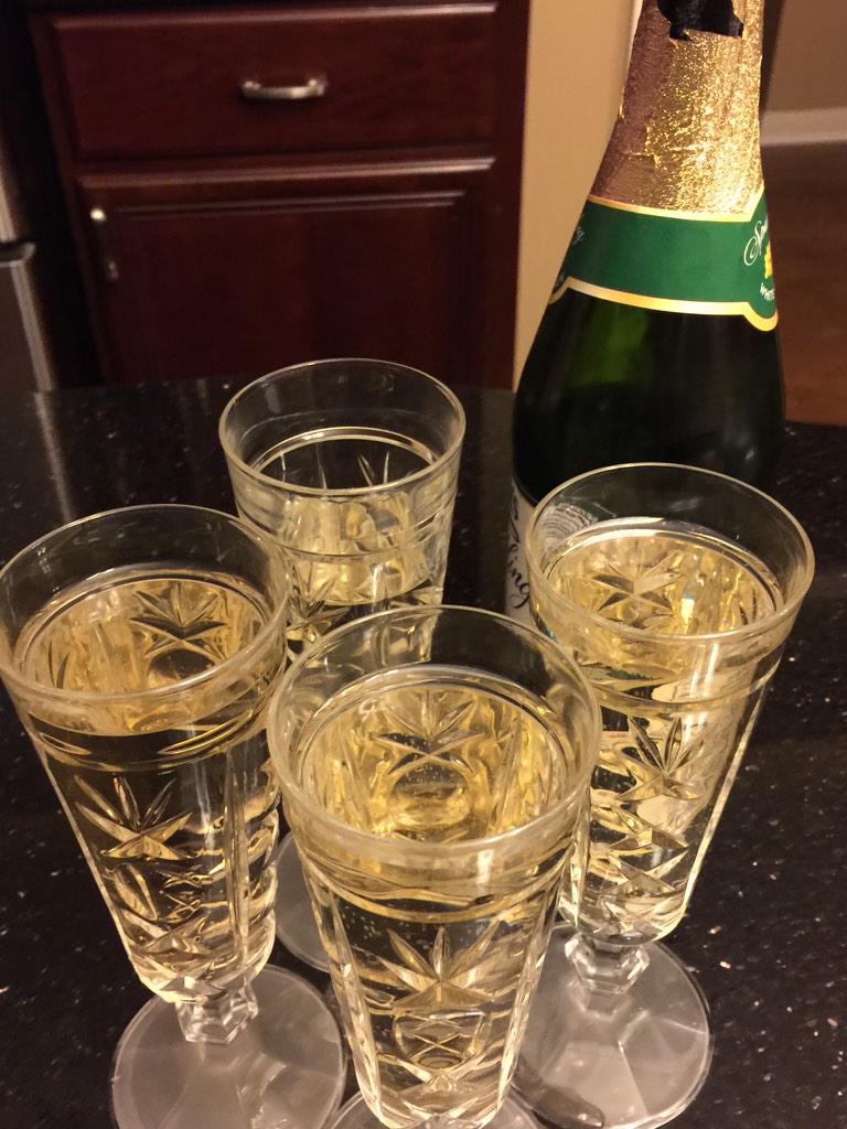 randazzo__r's tweet photo. Happy New Year to You All. It's gonna be a good year!!!! http://t.co/1zLa6bbYHC