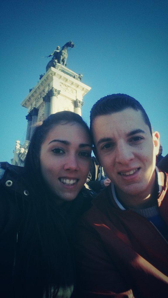 17Mariia's tweet photo. Más no se puede pedir, Retiro, solecito y la mejor compañía:) http://t.co/5feF7CbmML