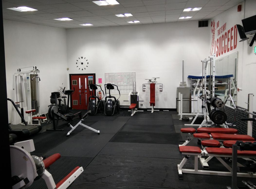 YngAth_Academy's tweet photo. Our new gym. Existing training groups or for private hire -Sports Conditioning or Personal Training #NewYearNewStart http://t.co/AsD8tgMECj