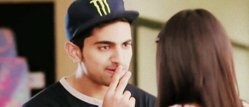 ZainImamFC's tweet photo. When Abhimanyu talking with Nandini :) @zainimam01 @niti_taylor http://t.co/b3cf0WpYZ7